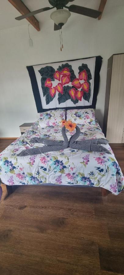 Hostal Henua Roa Hanga Roa Esterno foto